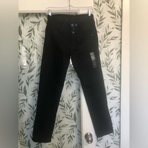 BRAND NEW Women’s jeans size 4